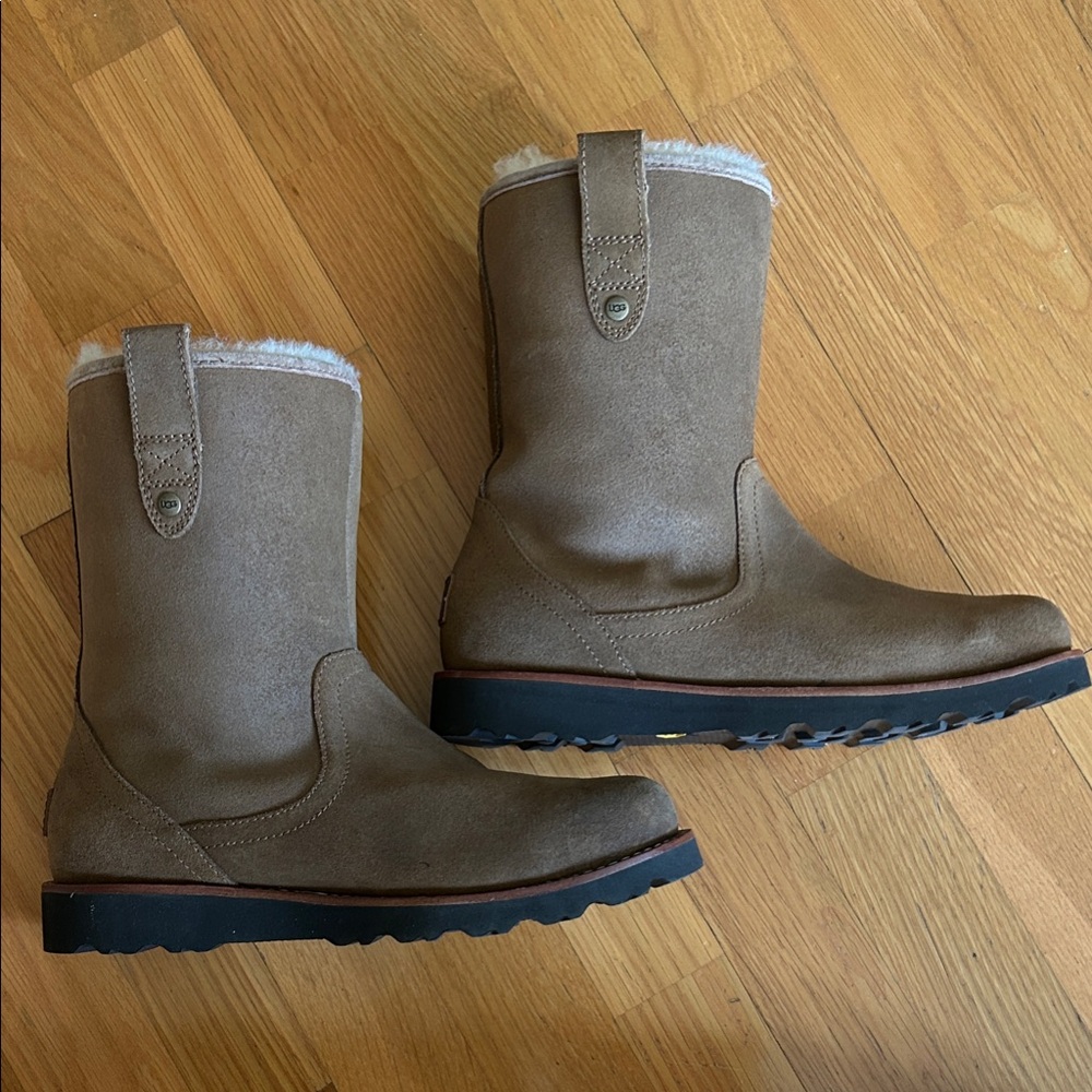 UGG Men’s Stoneman Brown Suede Boots with Fur Lining and Vibram Sole